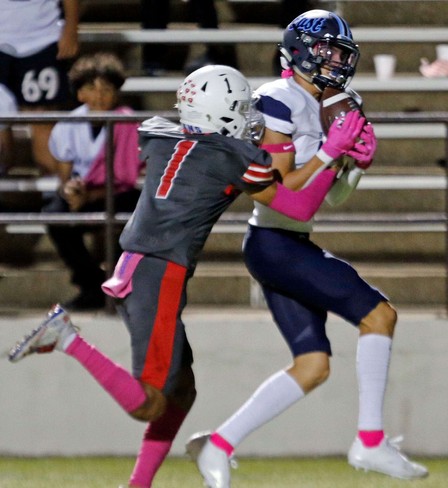 Wylie East high’s Alex Ainsworth (7) gathers in a touchdown pass over South Garland high...