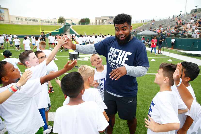 Ezekiel Elliott talks to kids during Ezekiel Elliott's Football ProCamp at Grand Prairie...