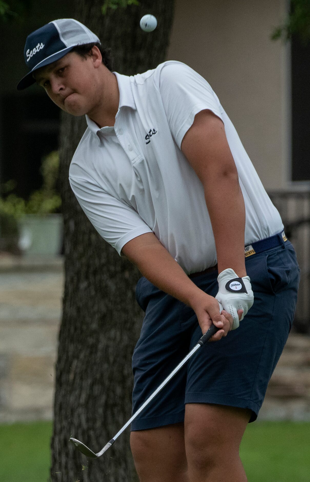 Highland Park blue Preston Cooper, chips on the no.1 green during the final round of UIL...