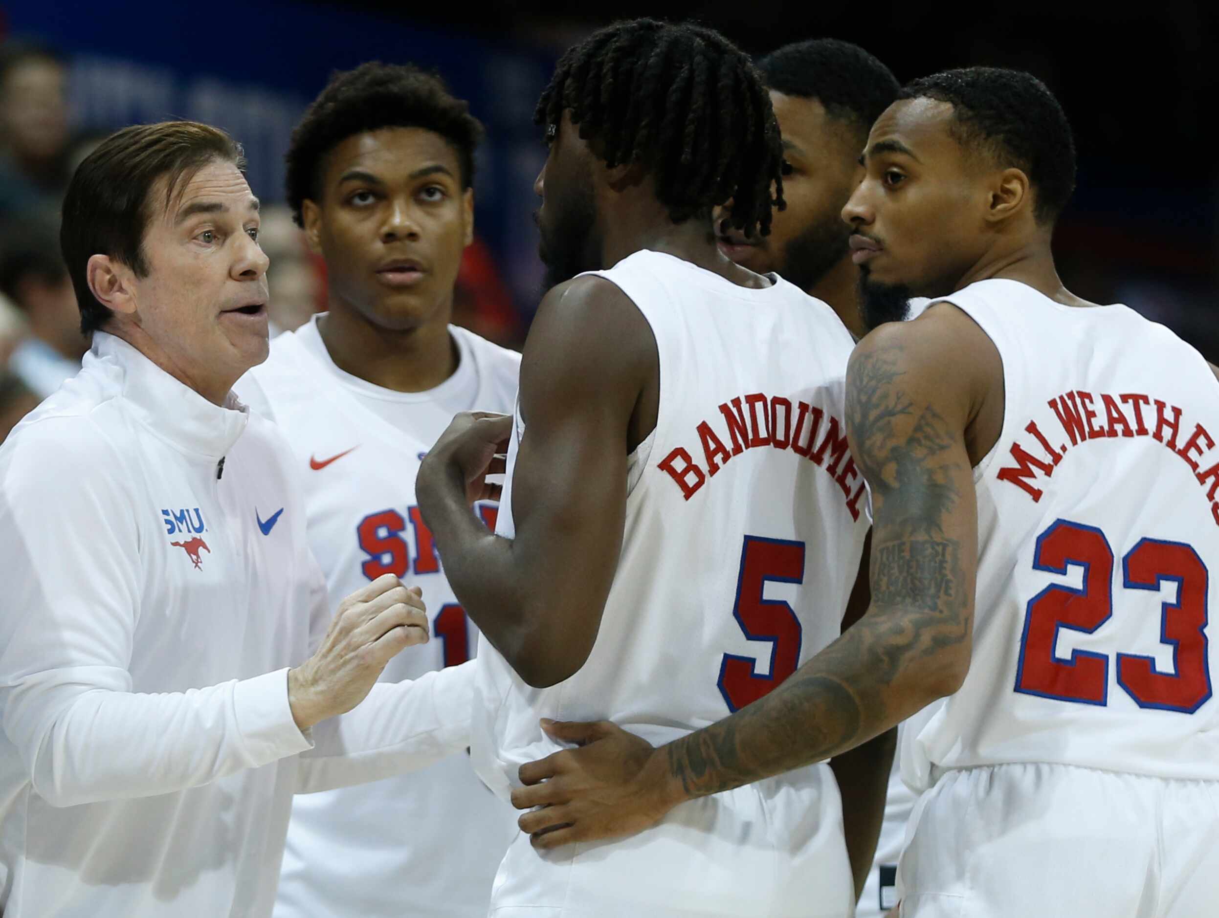 Southern Methodist Mustangs head coach Tim Jankovich talks with Southern Methodist Mustangs...