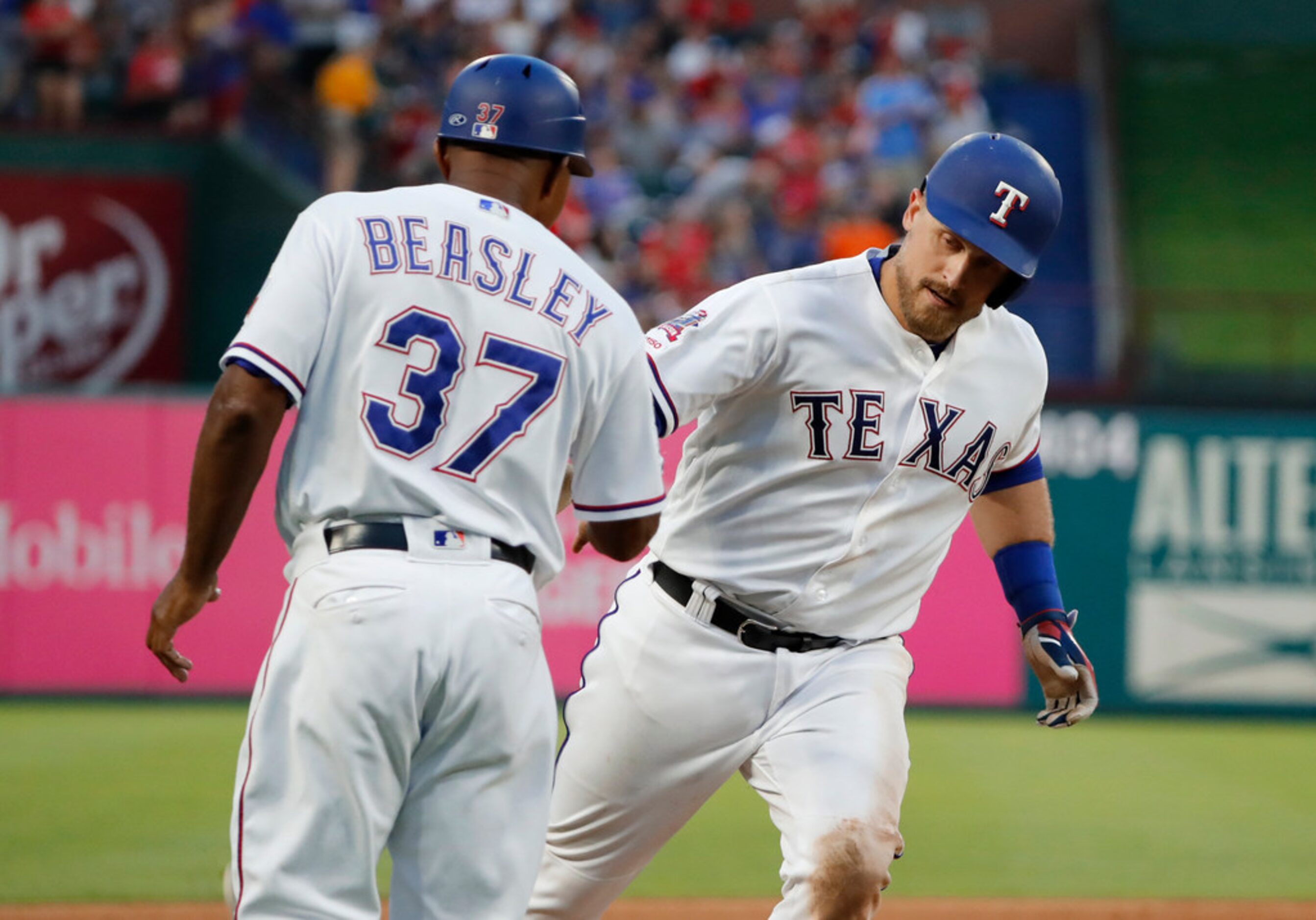 Texas Rangers' Tony Beasley (37) and Tim Federowicz, right, celbrate Federowiz' solo home...