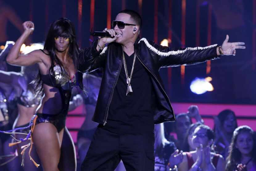 En esta foto de archivo se ve a Daddy Yankee durante una presentación. Daddy Yankee recibirá...