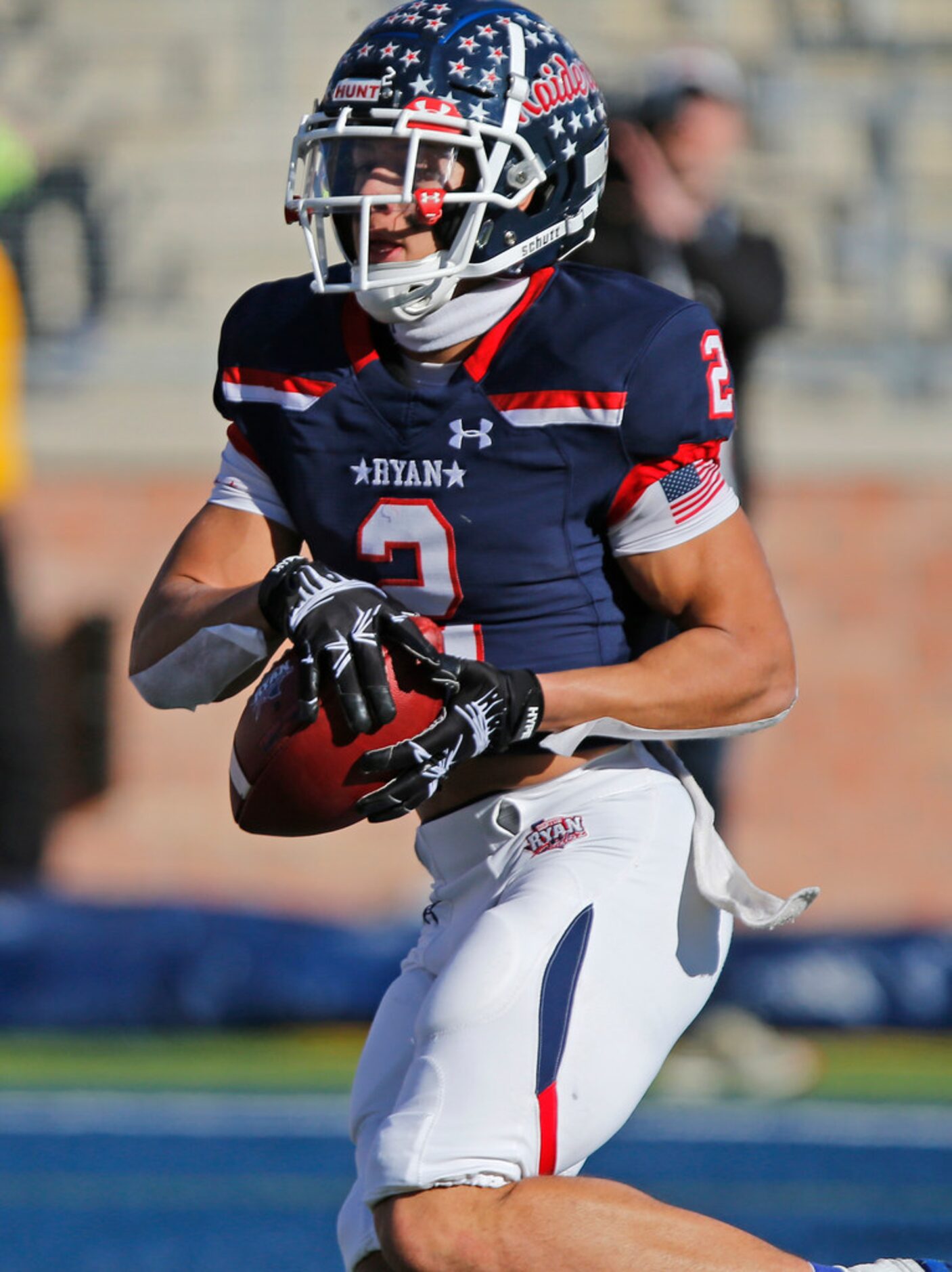 Denton Ryan High School Billy Bowman (2) pulls in a pass for the first score of the game...