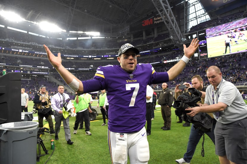 MINNEAPOLIS, MN - DECEMBER 17: Case Keenum #7 of the Minnesota Vikings wears an "NFC North...