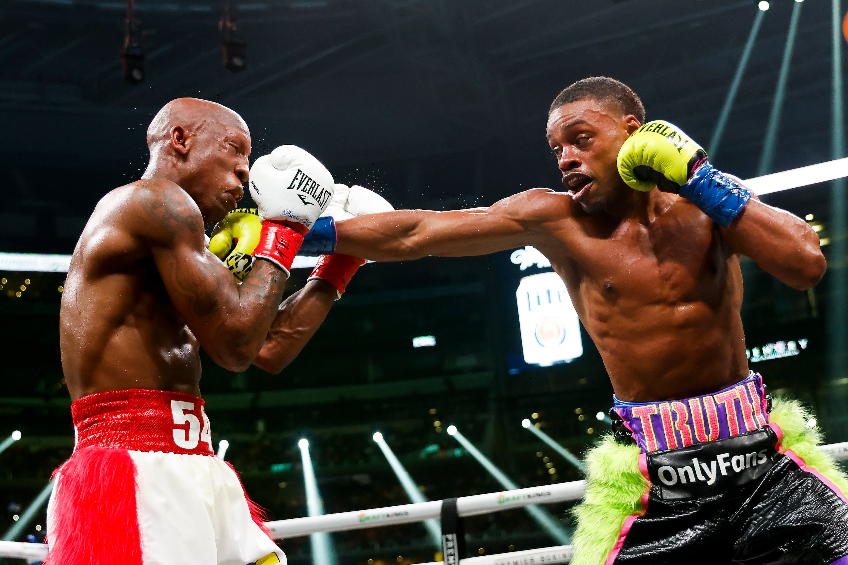 DeSoto’s Errol Spence Jr. hits Yordenis Ugas during a welterweight championship boxing match...