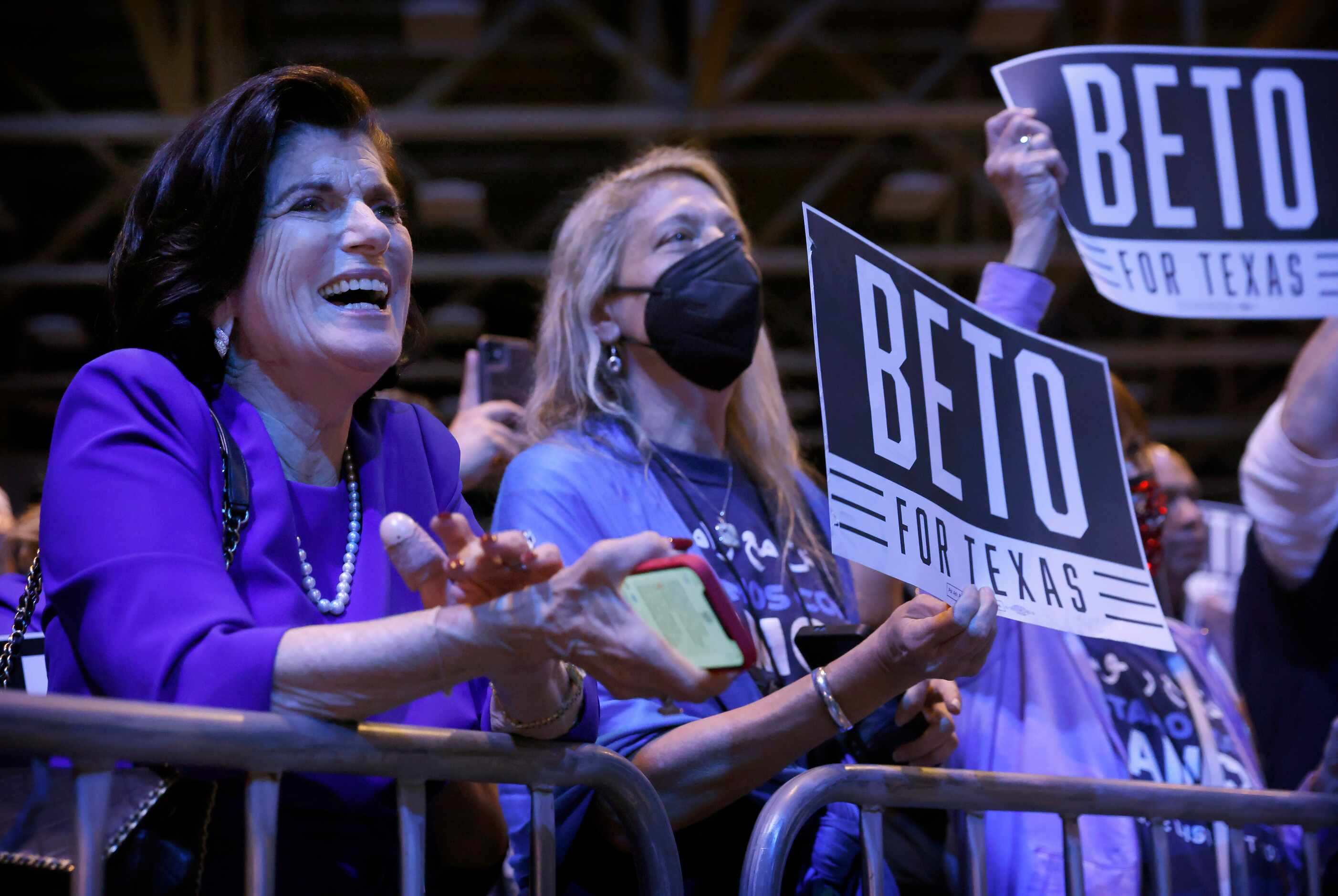 Luci Baines Johnson, daughter of President Lyndon Baines Johnson, cheers on Democratic...