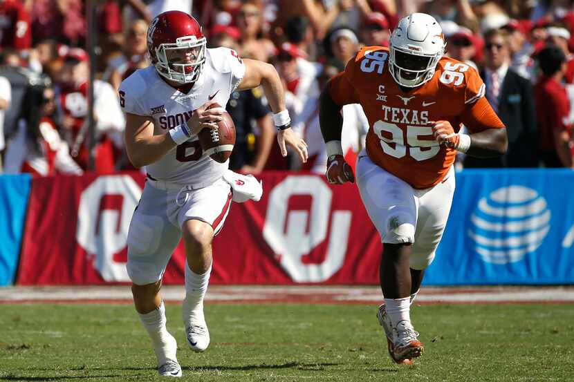 Oklahoma quarterback Baker Mayfield (6) scrambles for a first down as Texas defensive...
