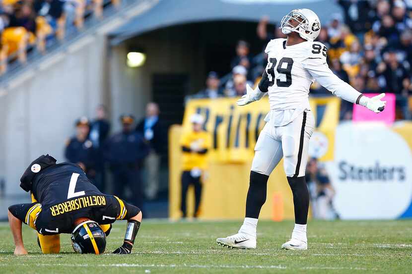 PITTSBURGH, PA - NOVEMBER 08:  Ben Roethlisberger #7 of the Pittsburgh Steelers is injured...