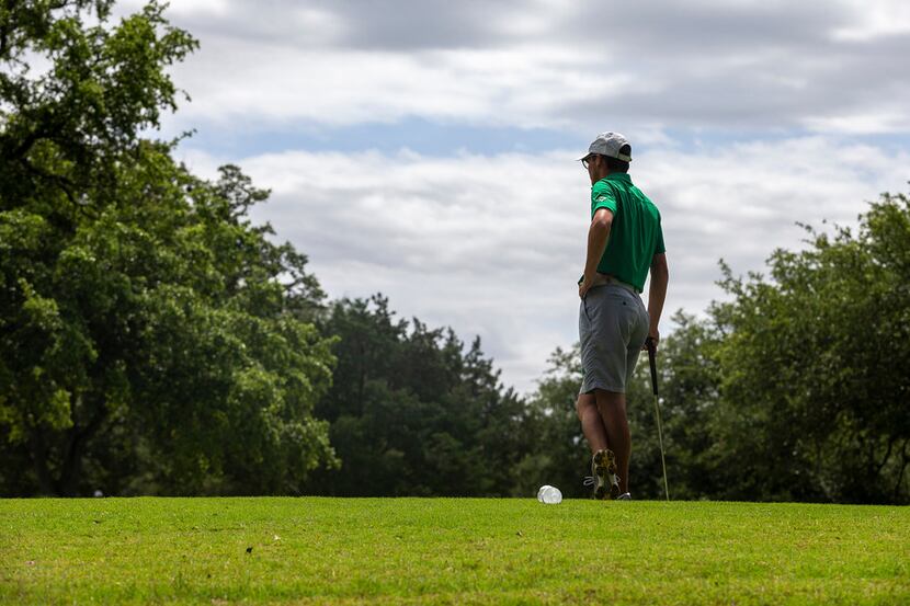 Southlake Carroll's Evan Paquette waits to putt on the 1st green during round 2 of the UIL...