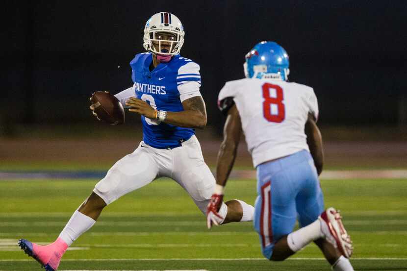 Duncanville quarterback Ja'Quinden (3) runs the ball against Skyline linebacker Javius...