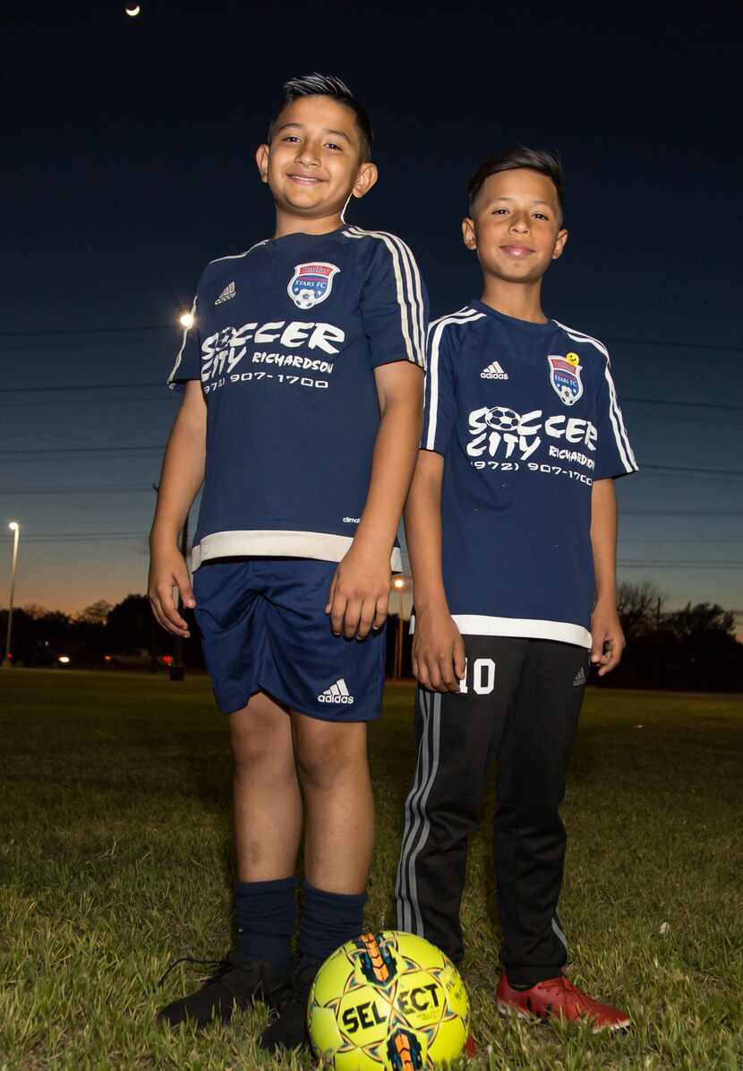 Arian Bravo y Anthony Carrillo fueron seleccionados para ir a un campamento de futbol con el...