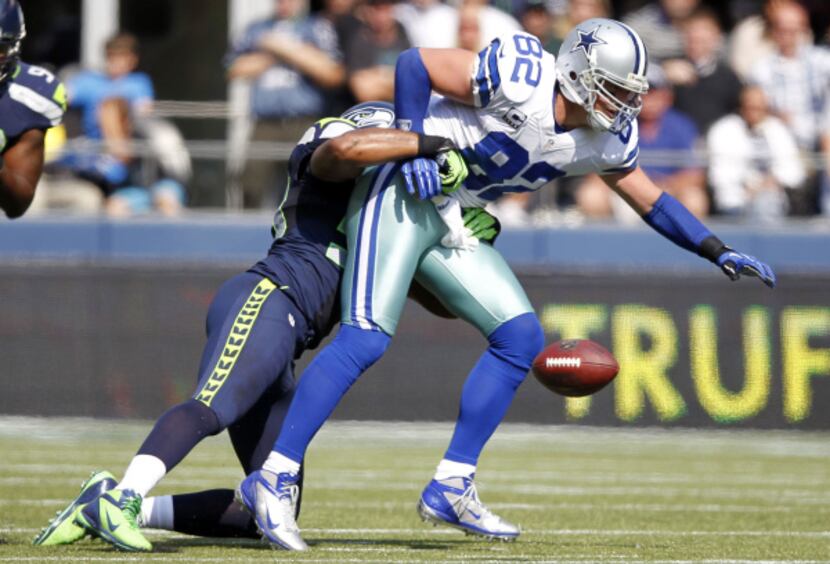 Dallas Cowboys tight end Jason Witten (82) can't make the catch as he is defended by Seattle...