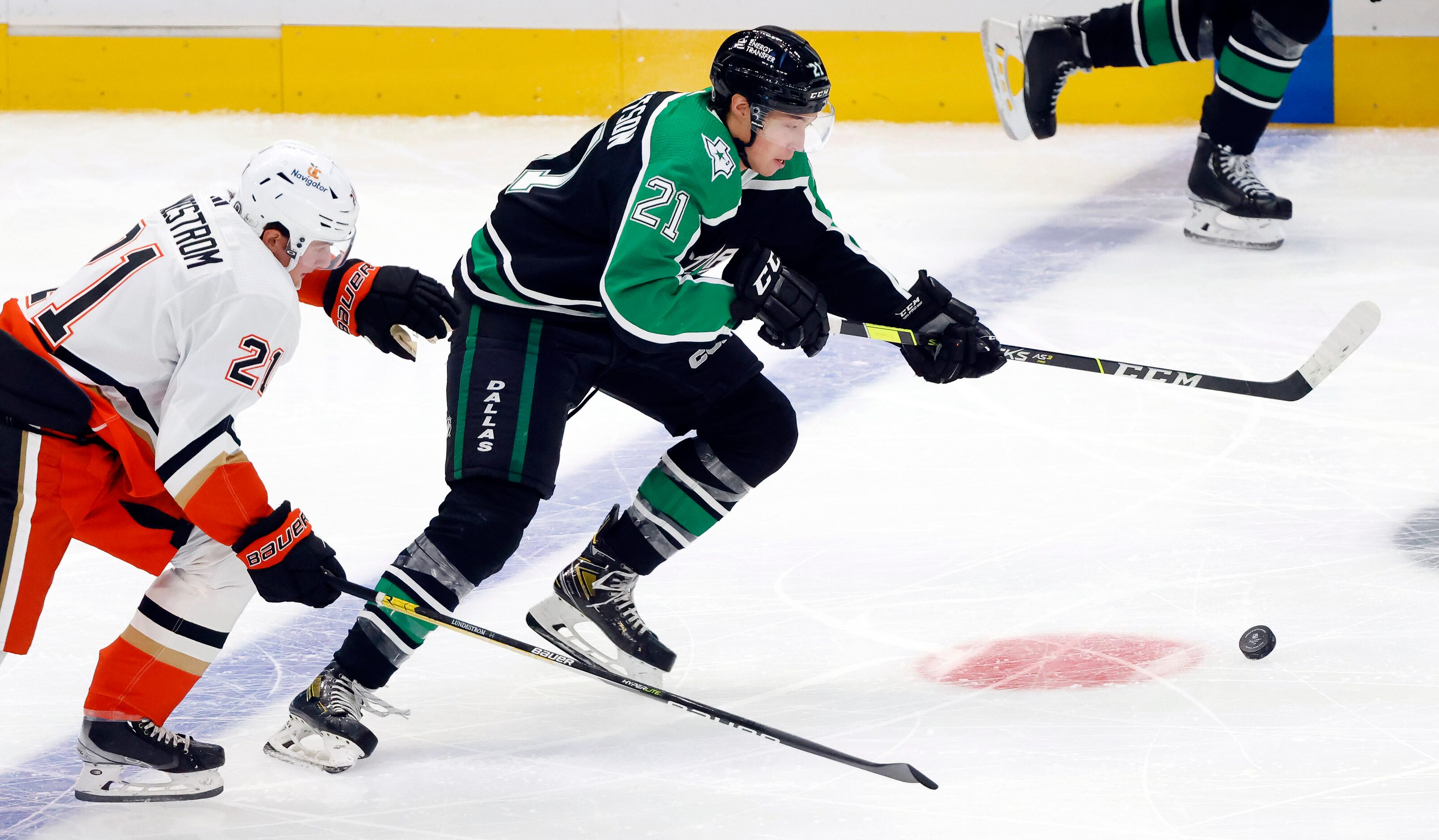 Dallas Stars left wing Jason Robertson (21) breaks away from Anaheim Ducks center Isac...