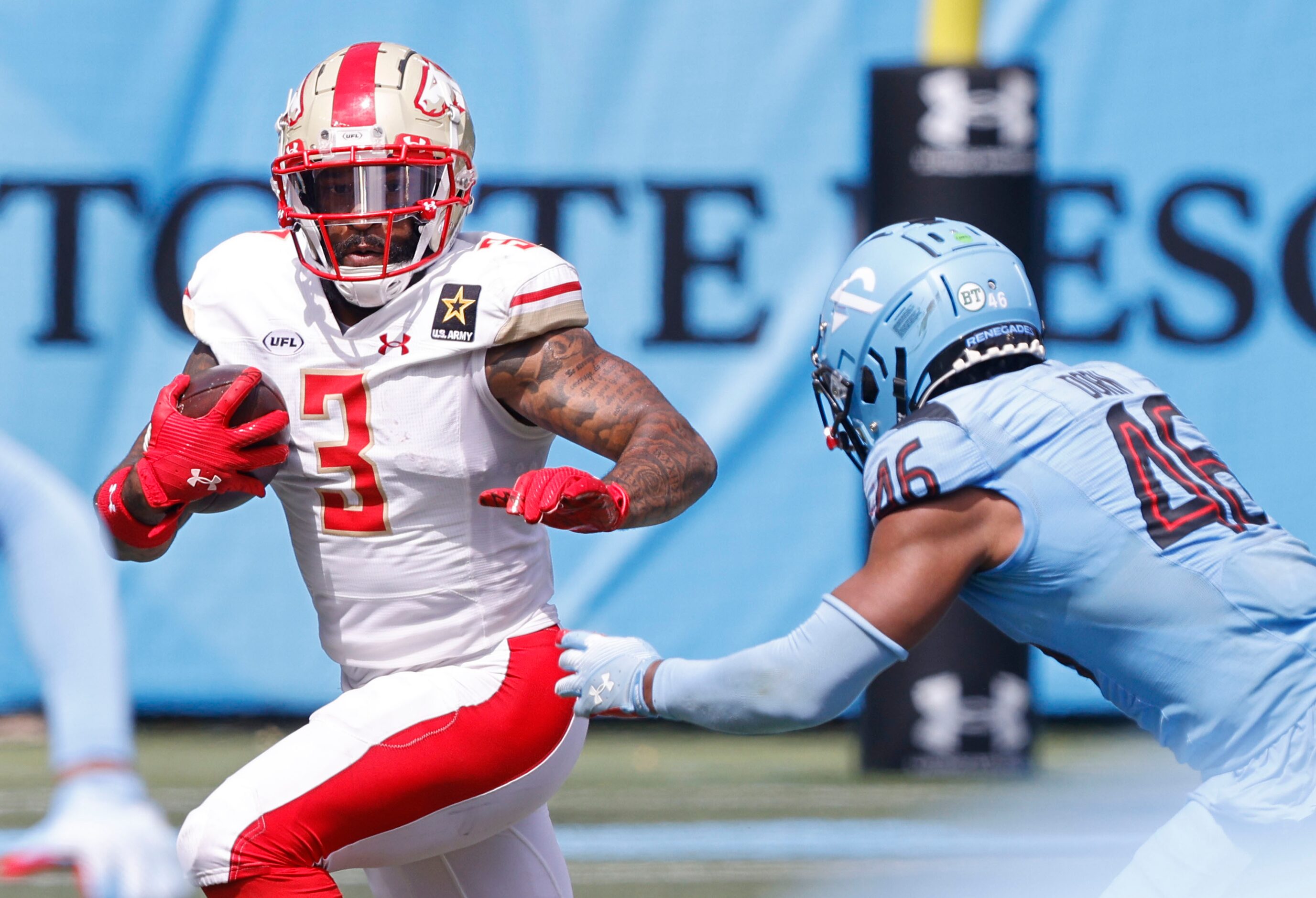 Birmingham Stallions wide receiver Amari Rodgers (3) carries the ball as  Arlington...