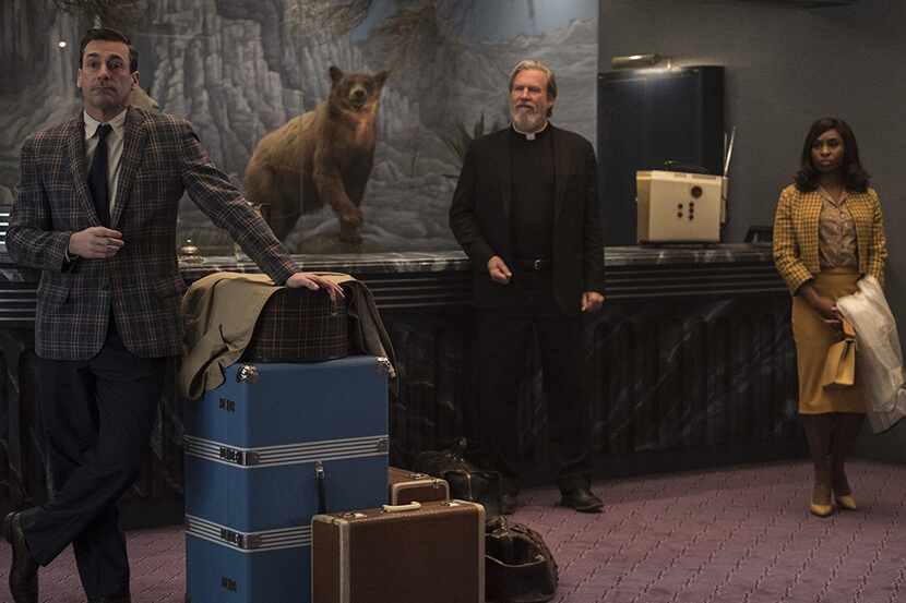 Jeff Bridges (centro), Jon Hamm y Cynthia Erivo en una escena de “Bad Times at the El...