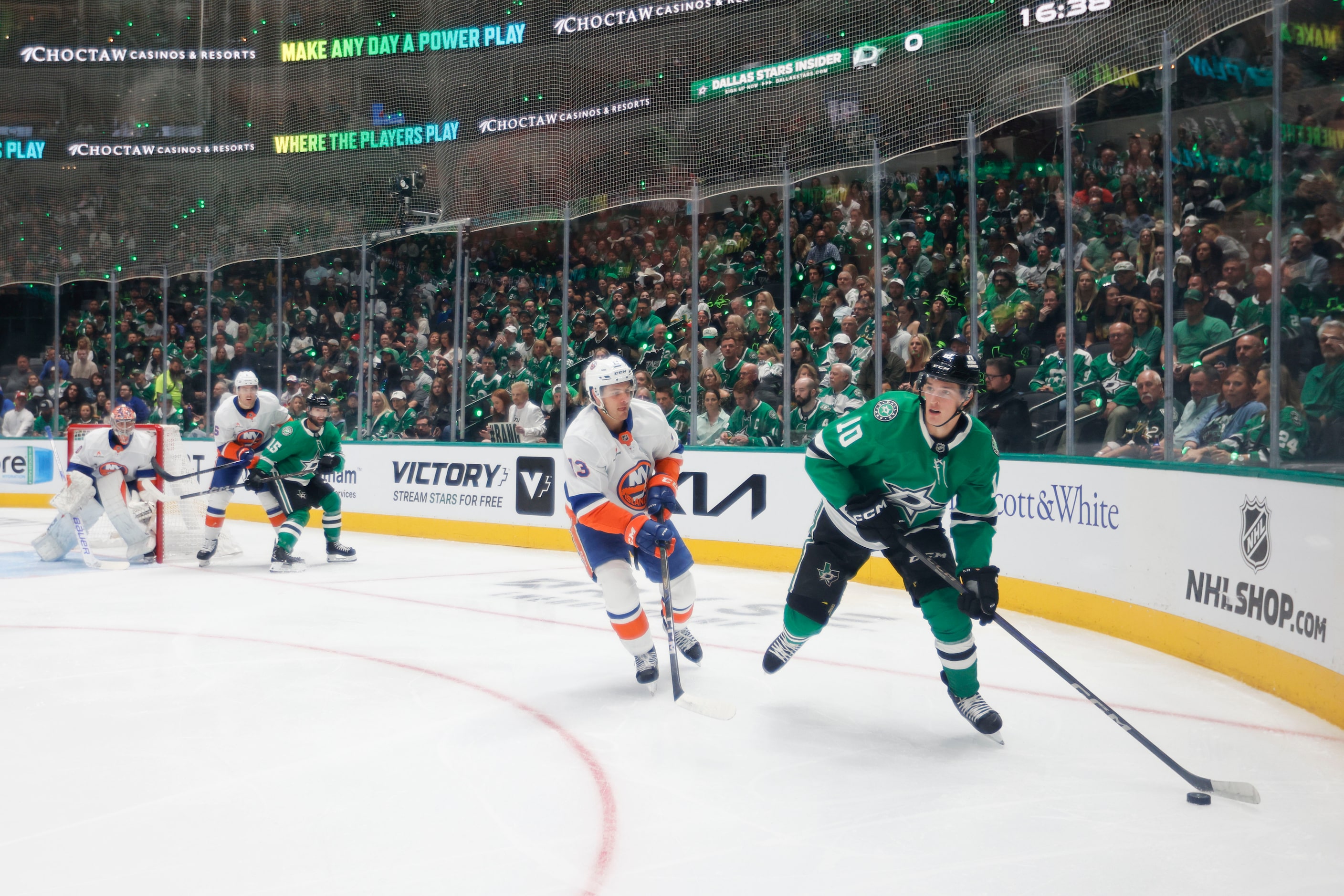 Dallas Stars center Oskar Bäck (right) controls the puck against New York Islanders center...