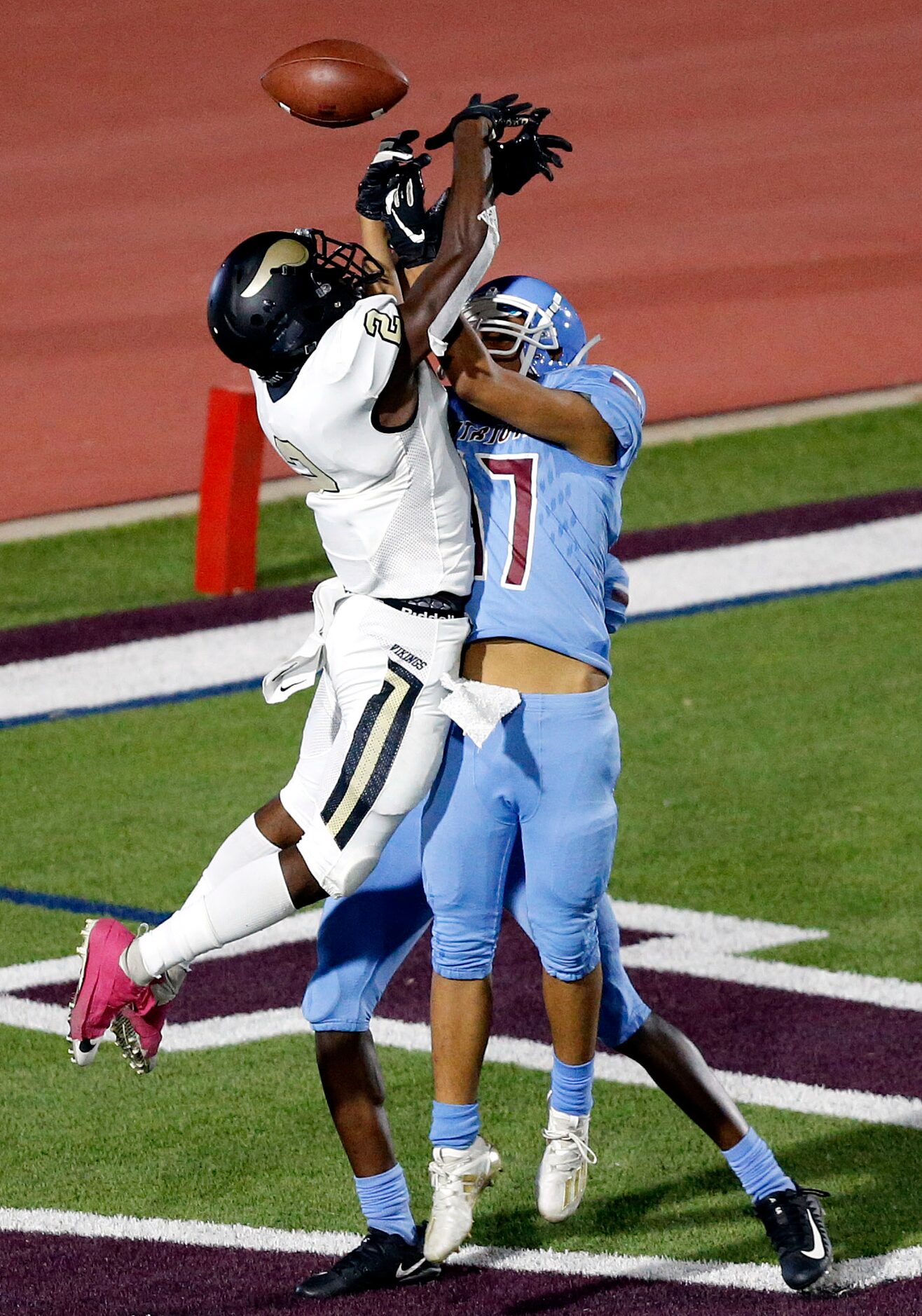 Pinkston wide receiver Keidrum Chambers-Bell (2) goes up for a two-point conversion in the...