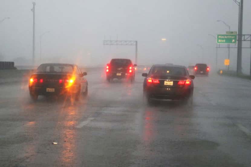 El mal tiempo habría sido el causante de la tragedia en la autopista 75 de Dallas la mañana...