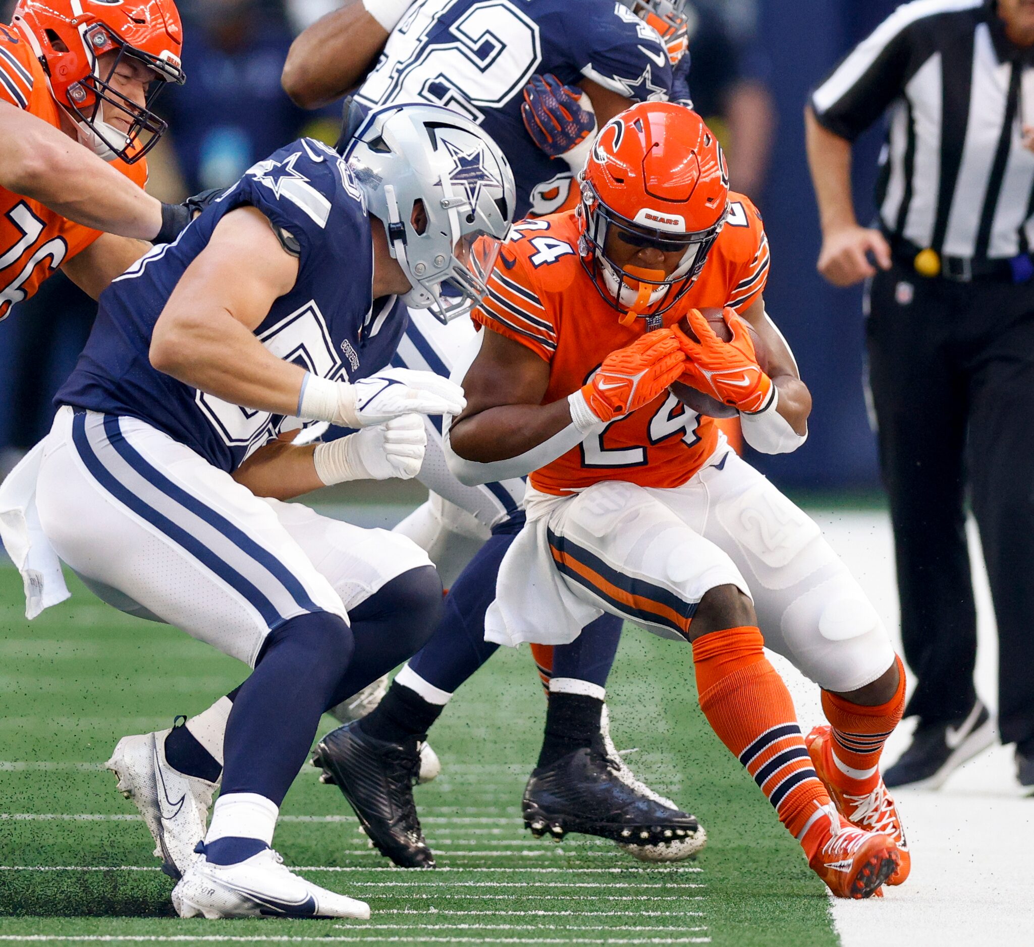 Dallas Cowboys linebacker Leighton Vander Esch (55) forces Chicago Bears running back Khalil...