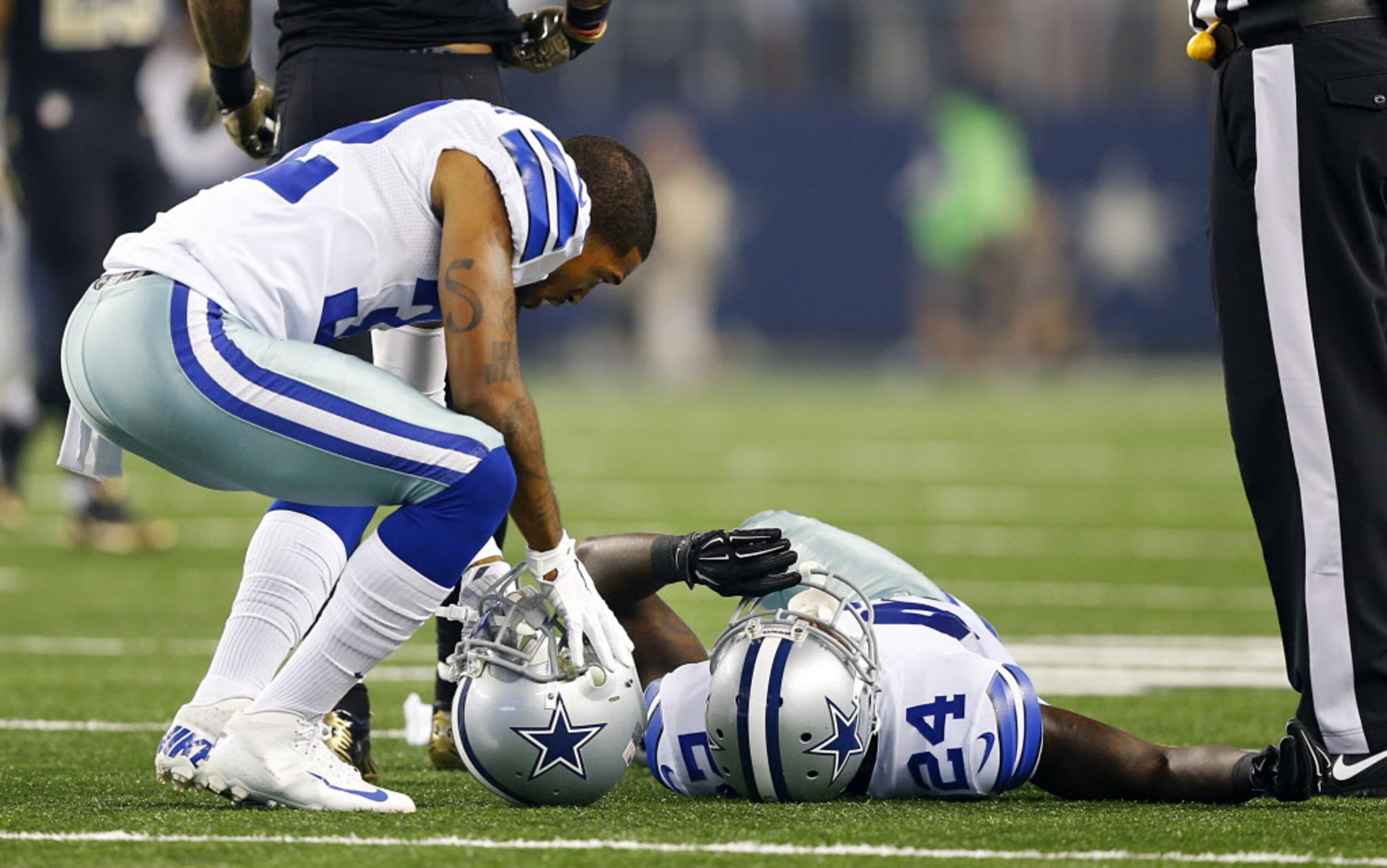 Dallas Cowboys cornerback Orlando Scandrick (32) checks on injured cornerback Morris...