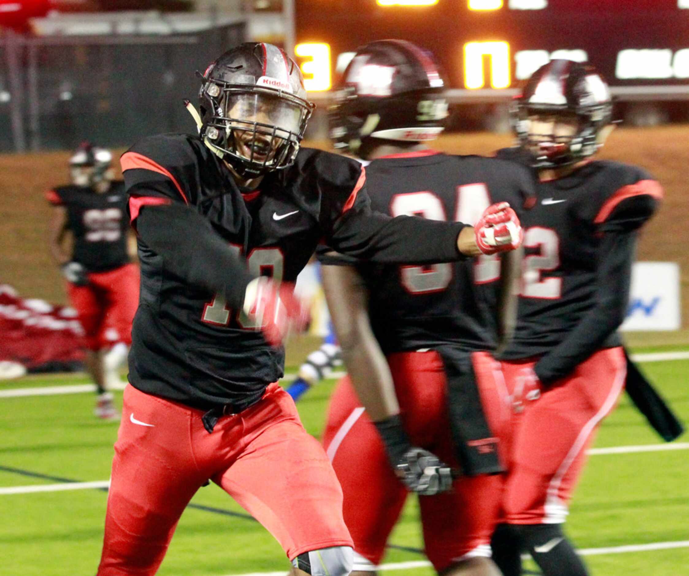 Lake Highlands Kyzer Jones (18) celebrates a teammates' score during the first half of the...