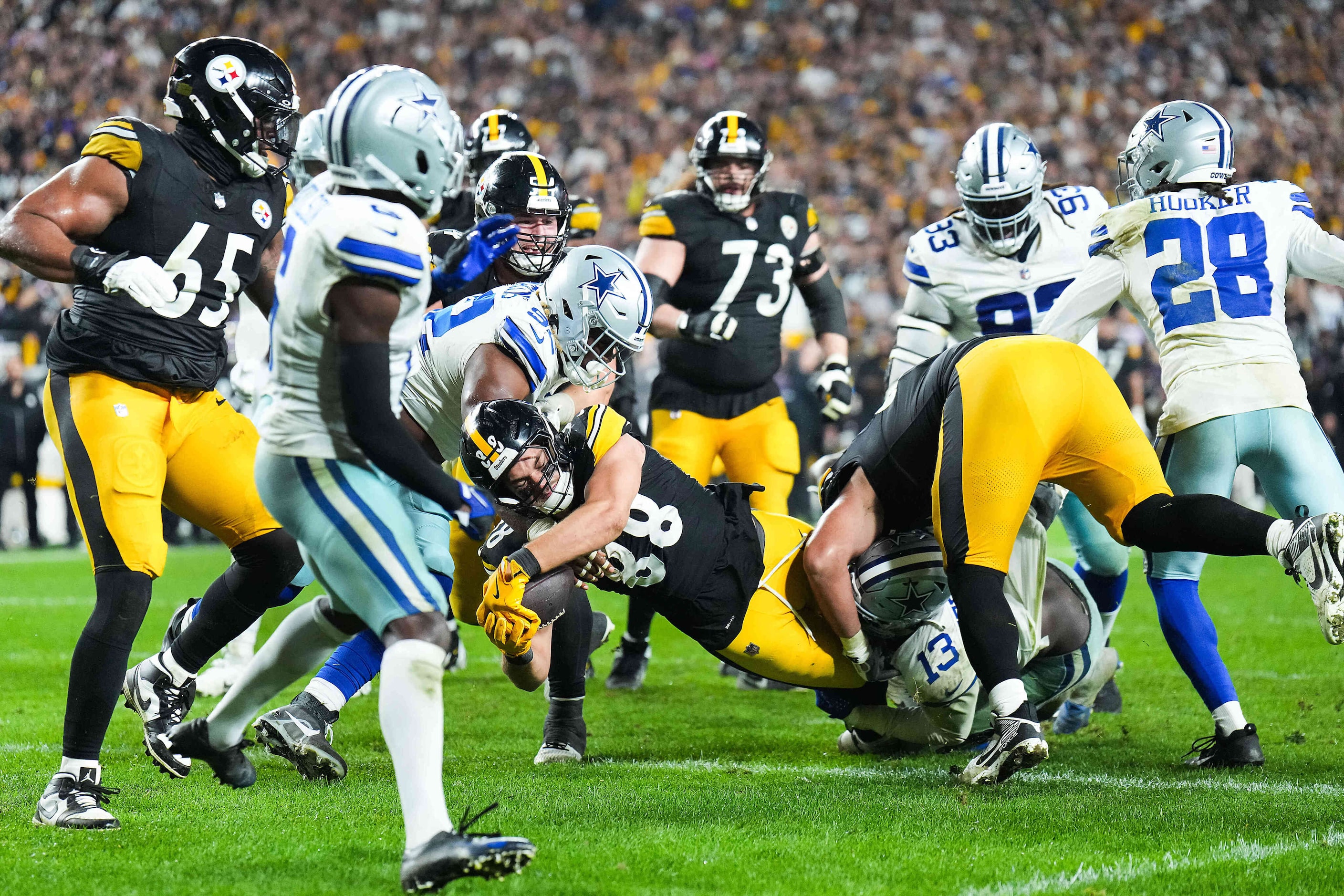 Pittsburgh Steelers tight end Pat Freiermuth (88) dives in to the end zone for a touchdown ...