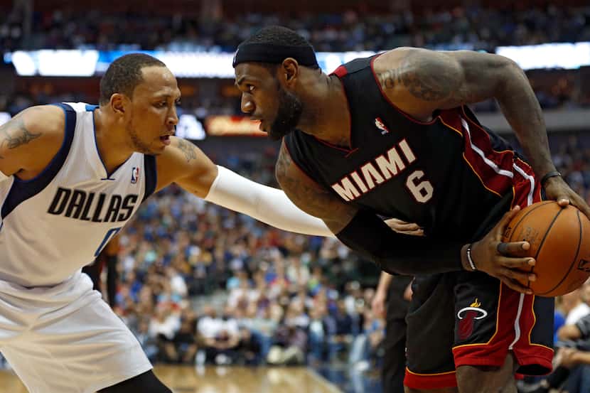 Dallas Mavericks small forward Shawn Marion (0) defends as Miami Heat small forward LeBron...