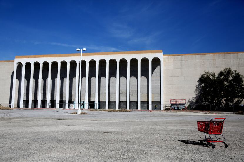 Ross Park Mall plans new future for empty Sears store, including proposed  movie theater