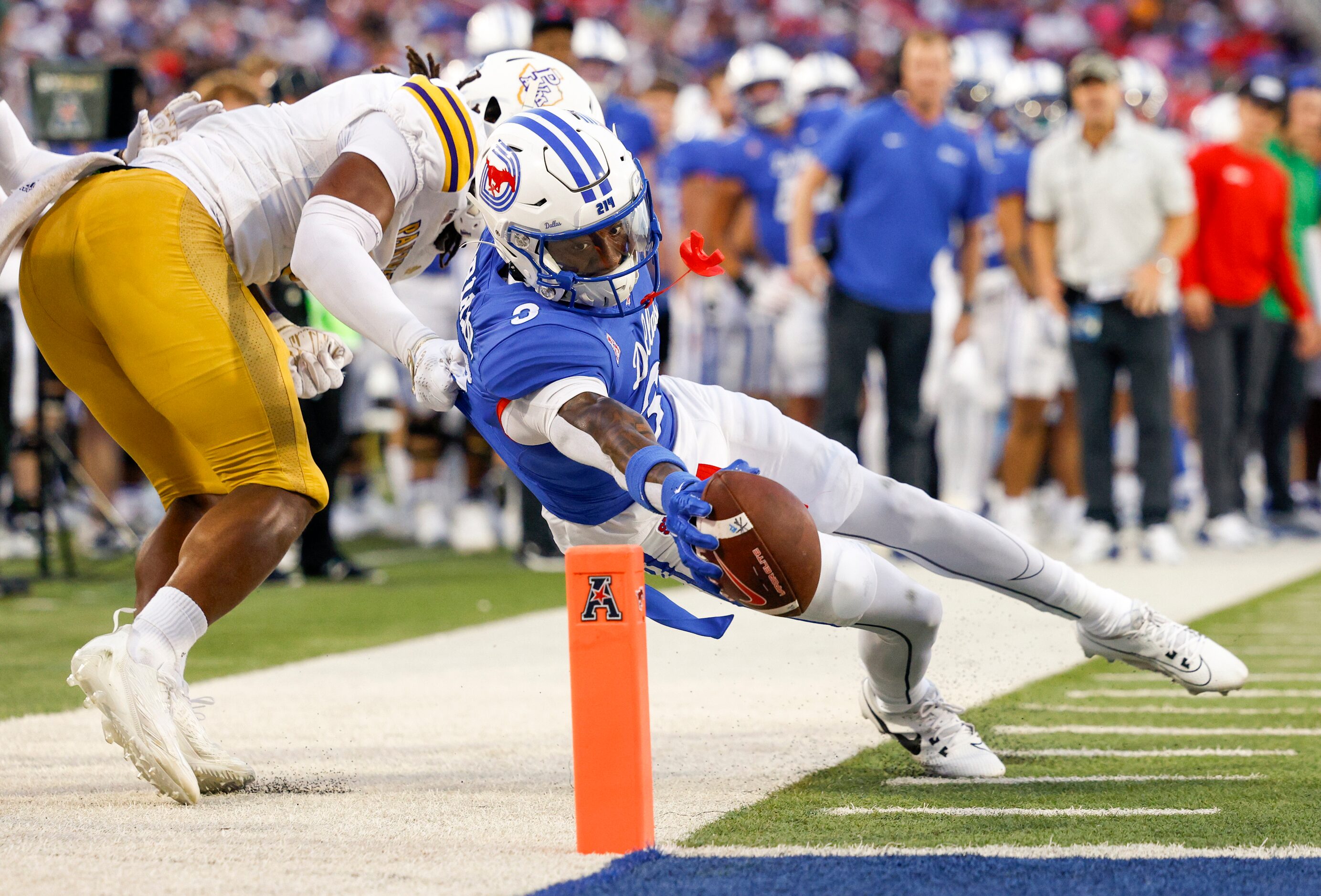 SMU wide receiver Romello Brinson (3) tip-toes along the sideline to hit the pylon for a...