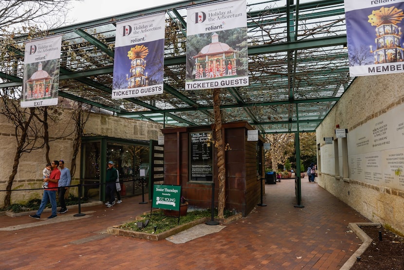 The Dallas Arboretum entrance.