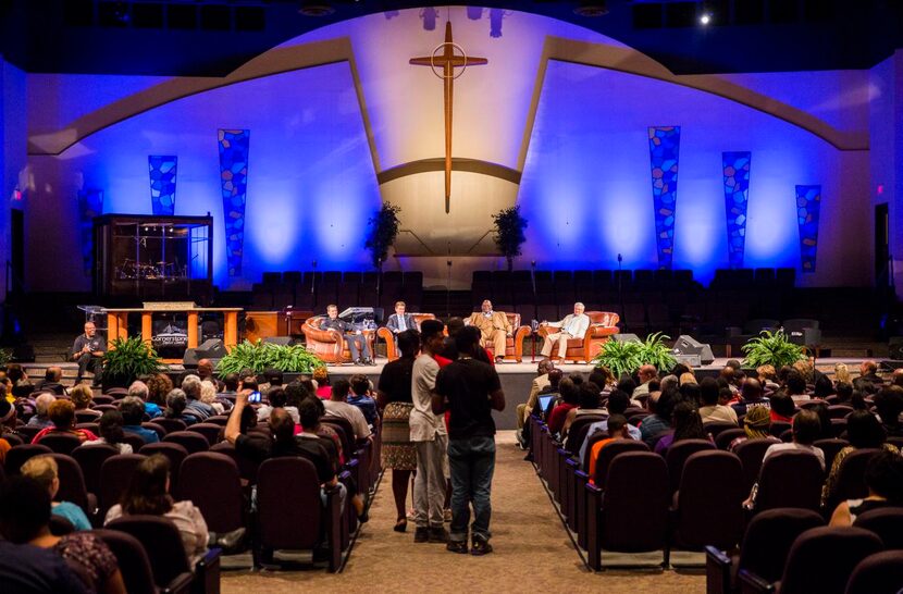 
People line up to ask questions of Arlington Police Chief Will Johnson; Arlington Mayor...