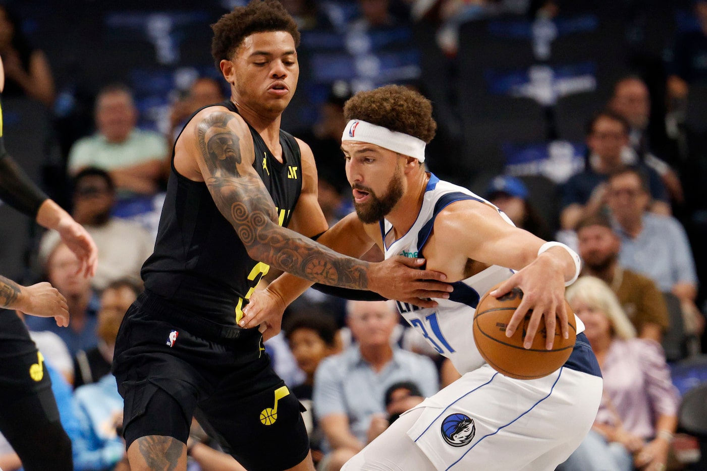 Dallas Mavericks guard Klay Thompson (31) keeps the ball away from Utah Jazz guard Keyonte...