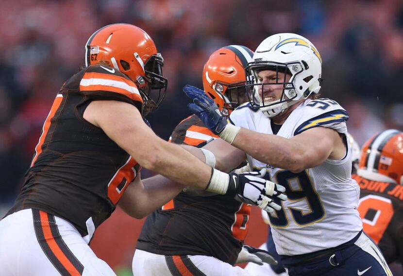 Cleveland Browns offensive tackle Austin Pasztor (left) blocks San Diego Chargers defensive...