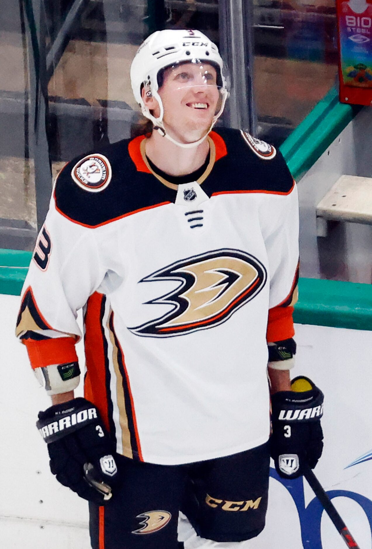 Former Dallas Stars player and current Anaheim Ducks defenseman John Klingberg (3) looks to...