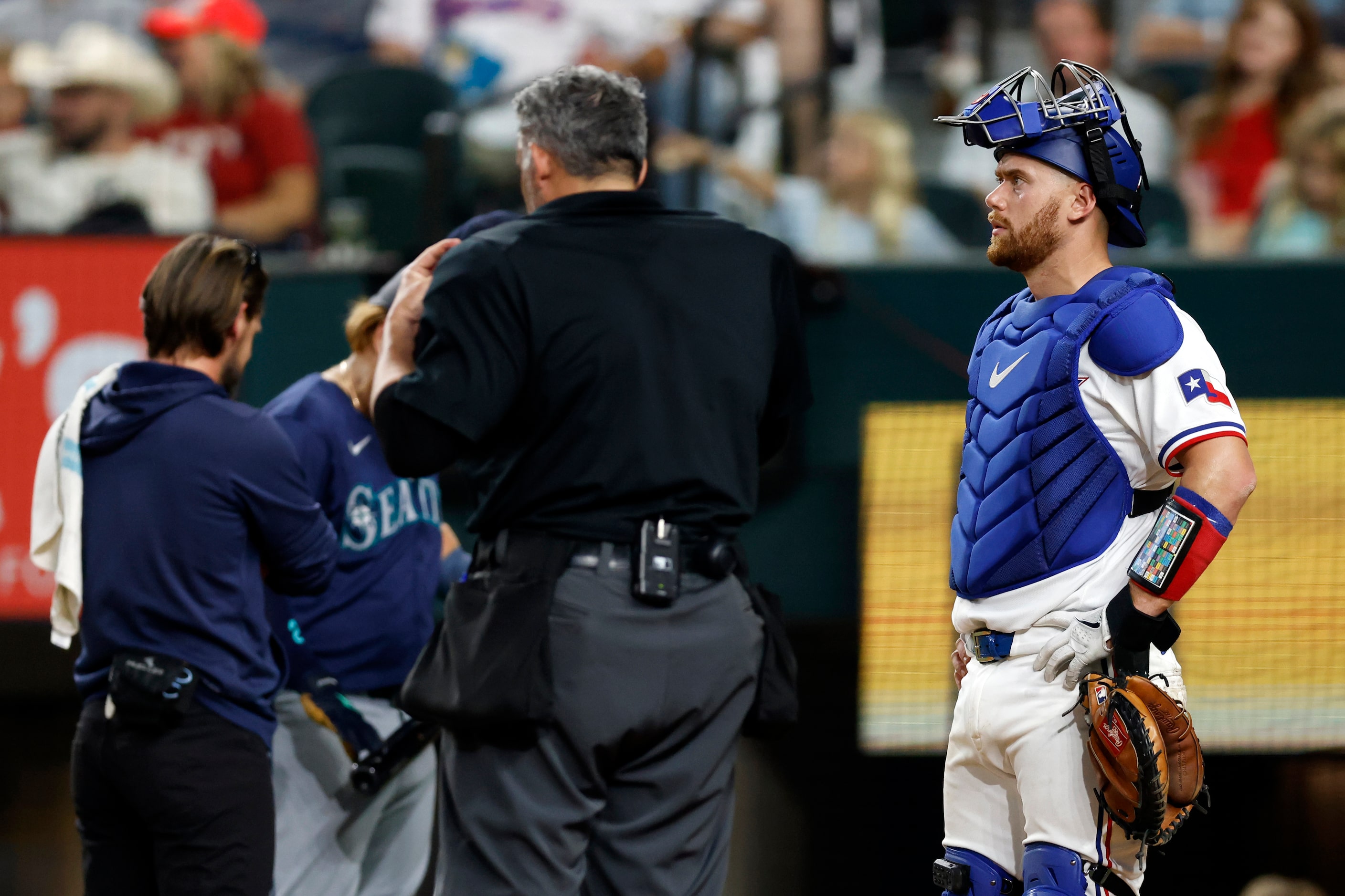 Texas Rangers catcher Carson Kelly (18) waits as Seattle Mariners first baseman Justin...