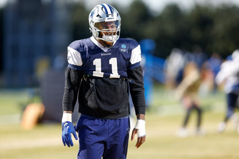 Dallas Cowboys linebacker Micah Parsons (11) wears only one glove during practice after...
