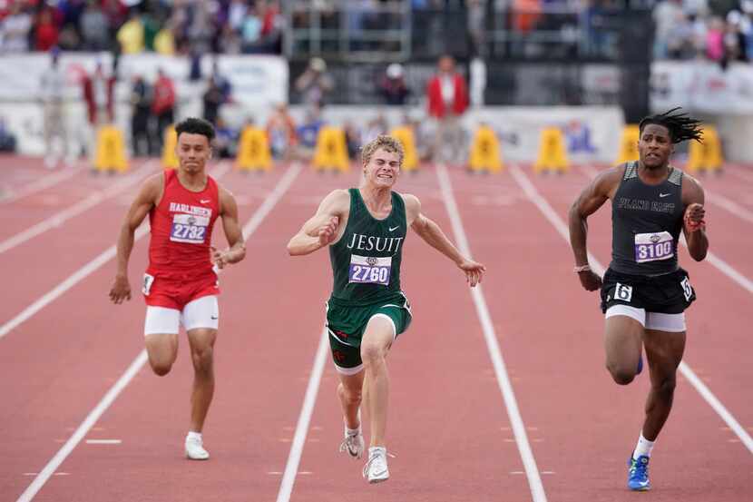 Matthew Boling (2760) of Houston Strake Jesuit powers his way to the finish of the 6A boys...