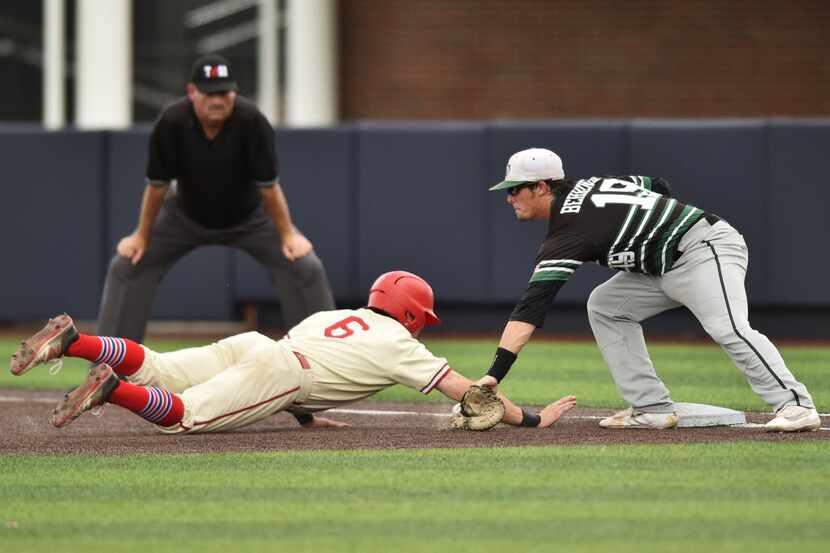 Lake Dallas' Ty Behringer (19) misses the catch at first as Grapevine's Paul McCullough  (6)...