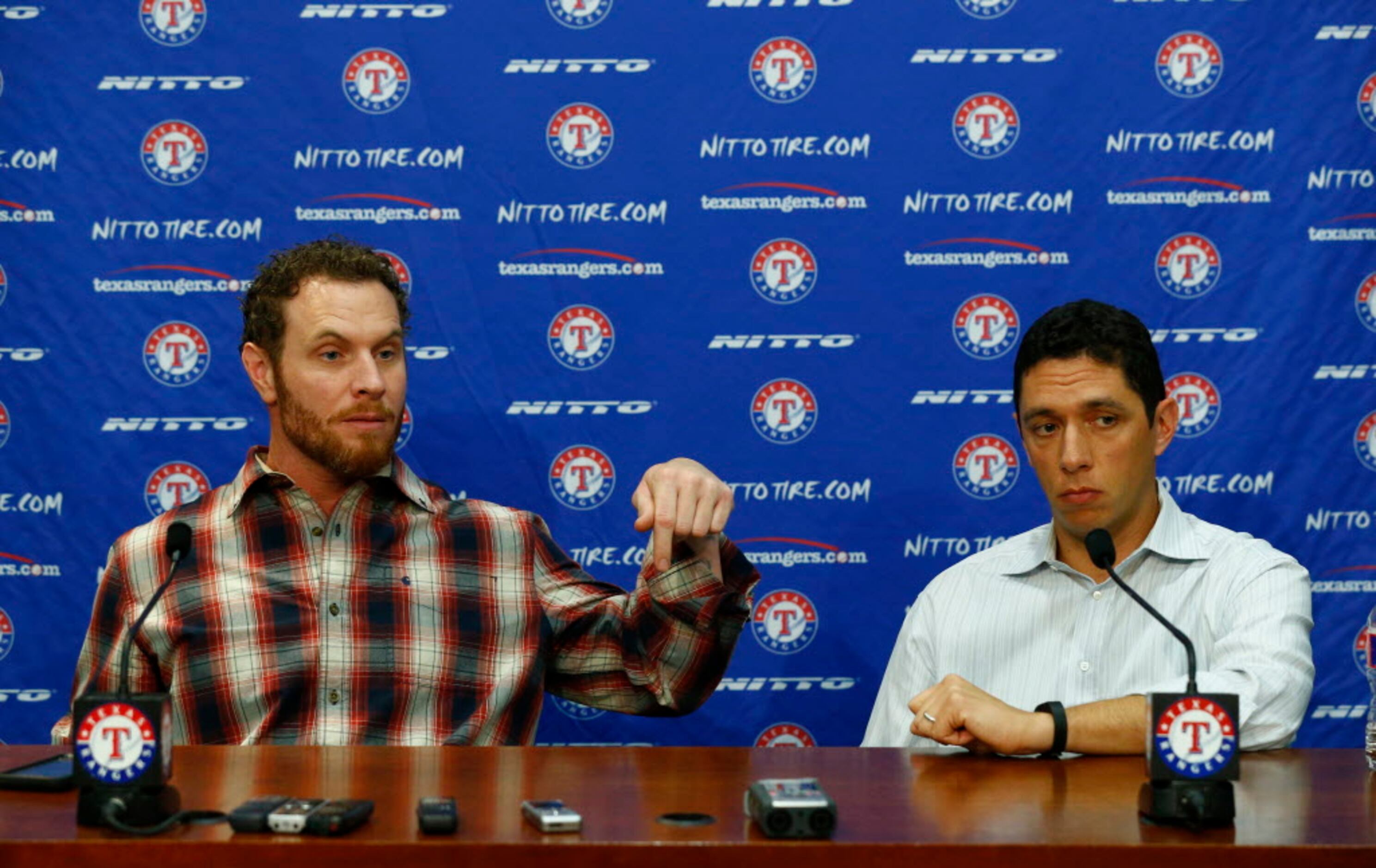 Cowlishaw: What does Ian Kinsler's shot at Adrian Beltre and Elvis Andrus  say?