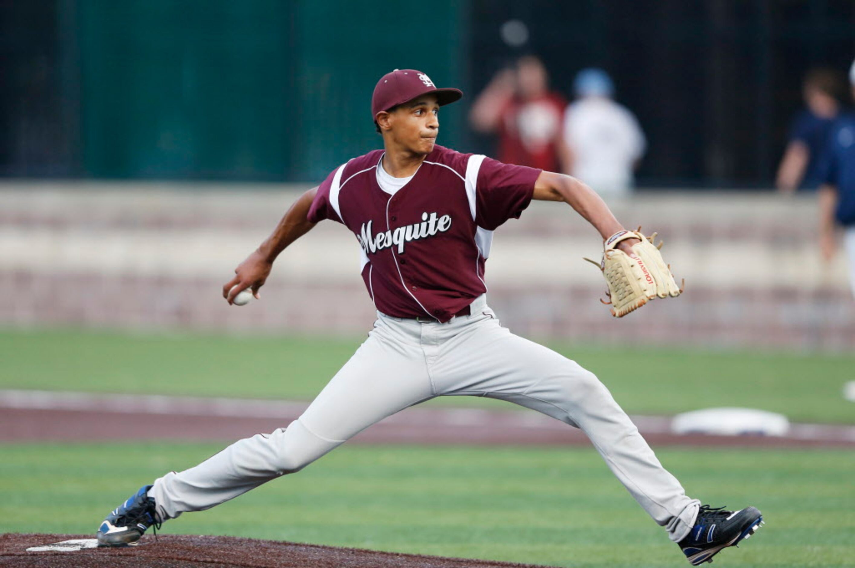 Mesquite's William Duncan (18) pitches in the third inning against Jesuit during game 2 in a...