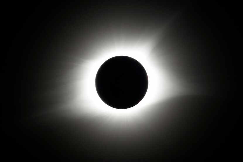 En Estados Unidos, el eclipse solar anular del 14 de octubre comienza en Oregon a las 9:13...