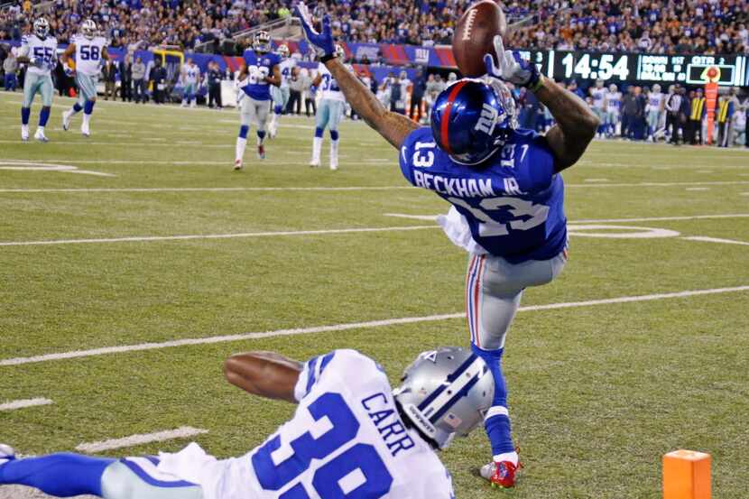 New York Giants wide receiver Odell Beckham (13) makes a spectacular touchdown catch over...
