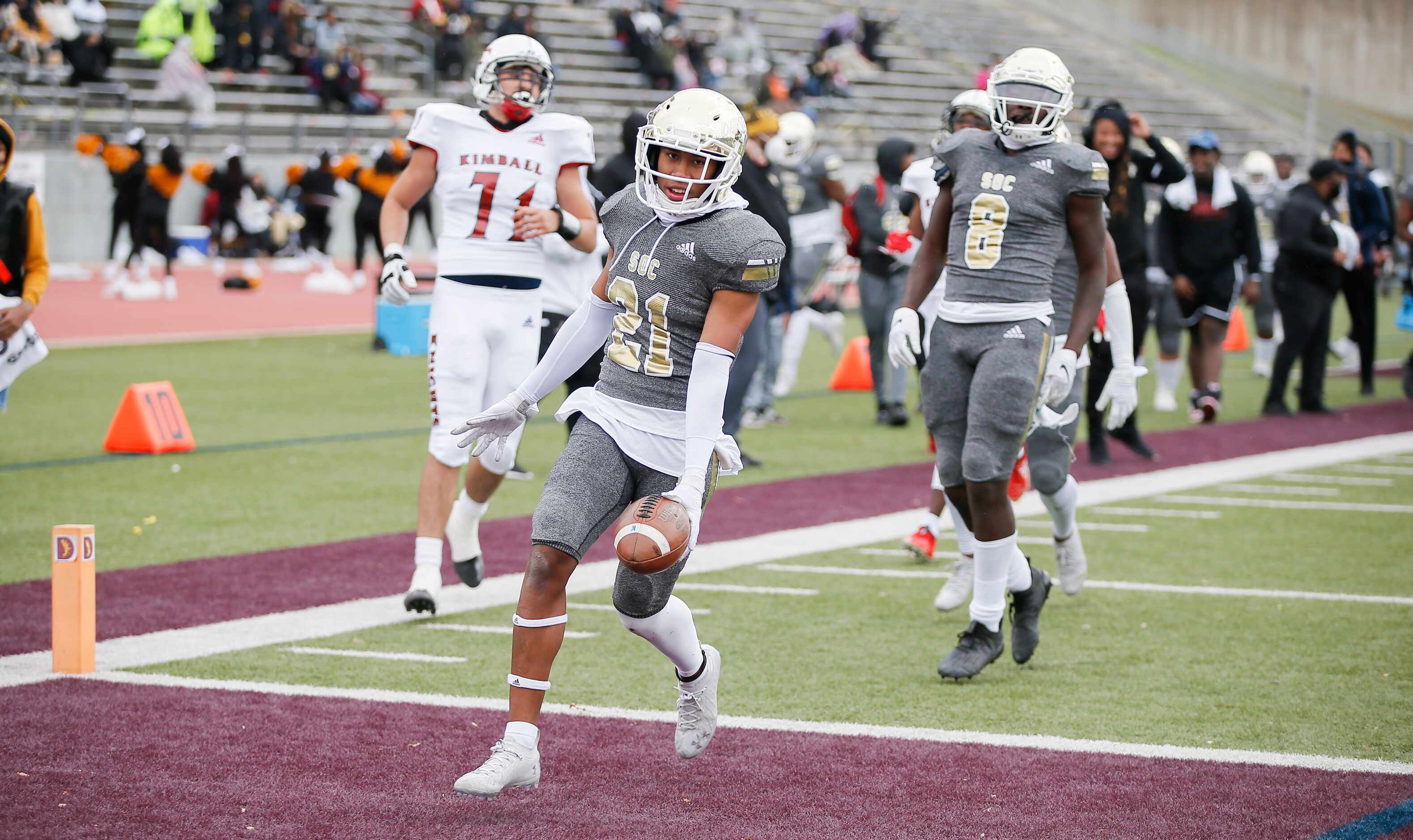 South Oak Cliff senior defensive back Jimmy Wyrick (21) runs back a punt for a touchdown...