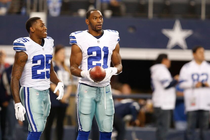 Dallas Cowboys running back Lance Dunbar (25) and Dallas Cowboys running back Joseph Randle...