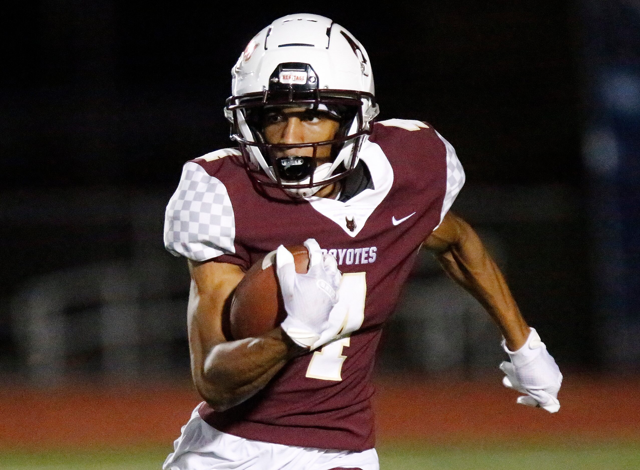 Frisco Heritage High School kick returner Carsten Brewer (4) returns a kickoff during the...