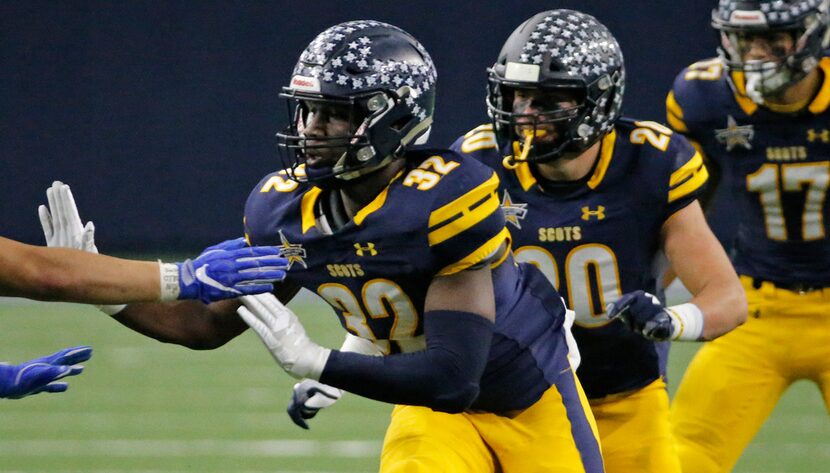 Highland Park defensive lineman Prince Dorbah (32) is pictured during the Highland Park...