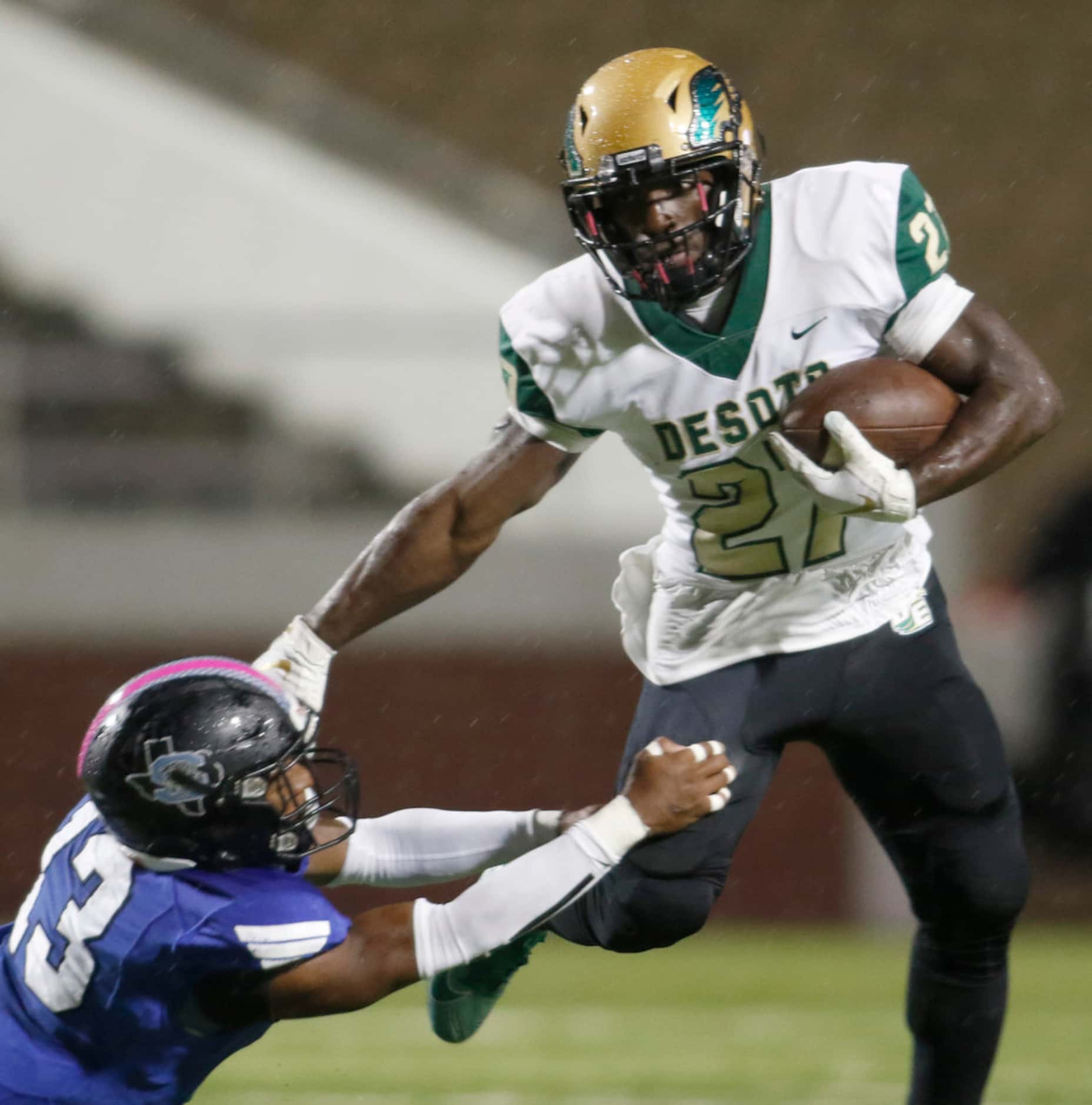 DeSoto running back Joshua Jackson (27) tries to elude the tackle of Mansfield Summit...