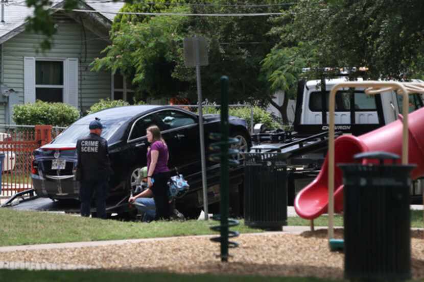 Dos cuerpos fueron hallados en un Cadillac negro estacionado cerca de Pueblo Park, en West...