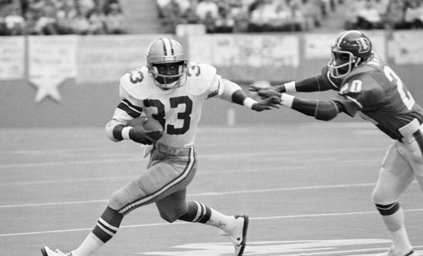 FILE - In this Dec. 18, 1977 file photo, Dallas Cowboys' Tony Dorsett (33) tries top get...