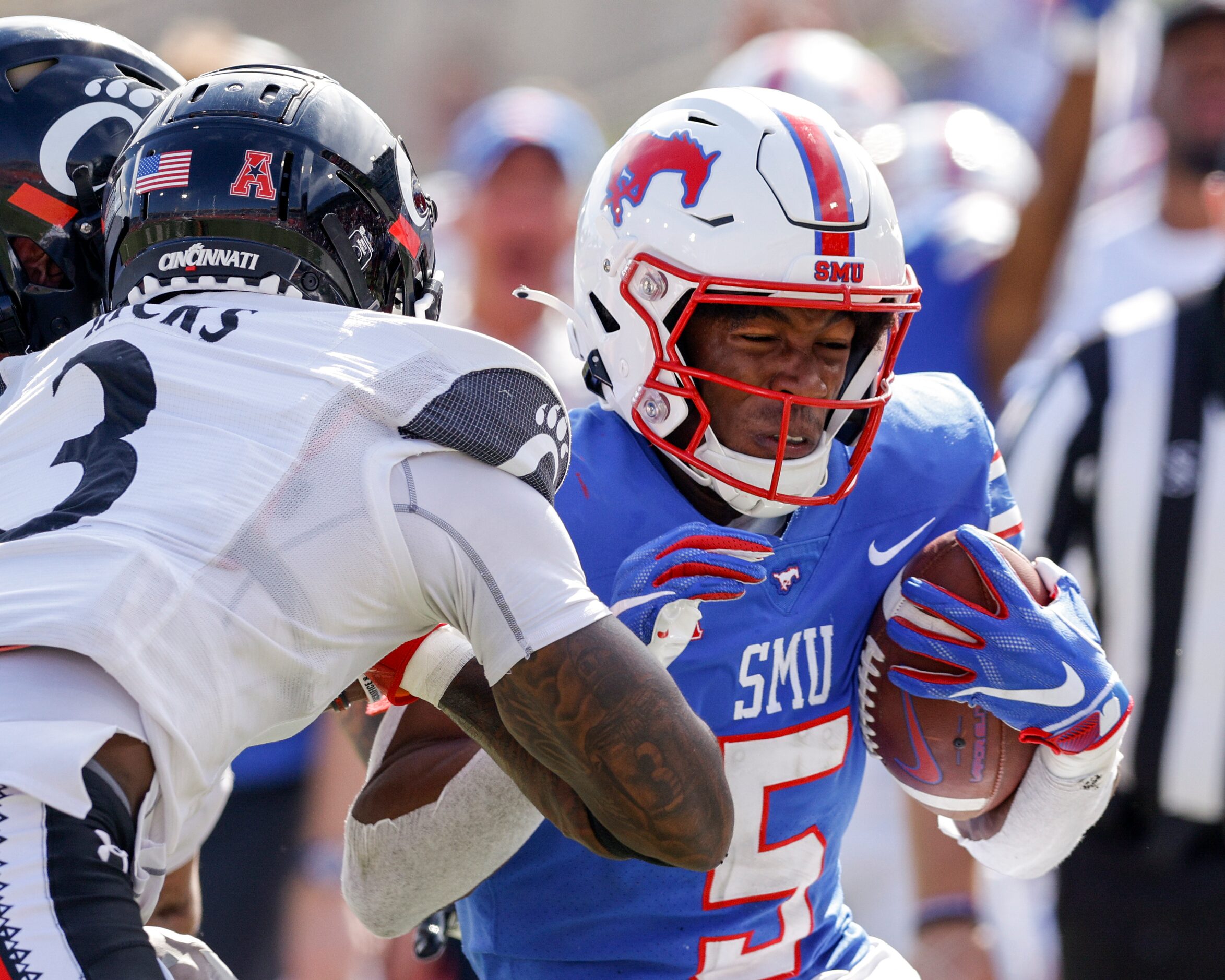 Cincinnati safety Ja'von Hicks (3) knocks SMU wide receiver Moochie Dixon (5) out of bounds...